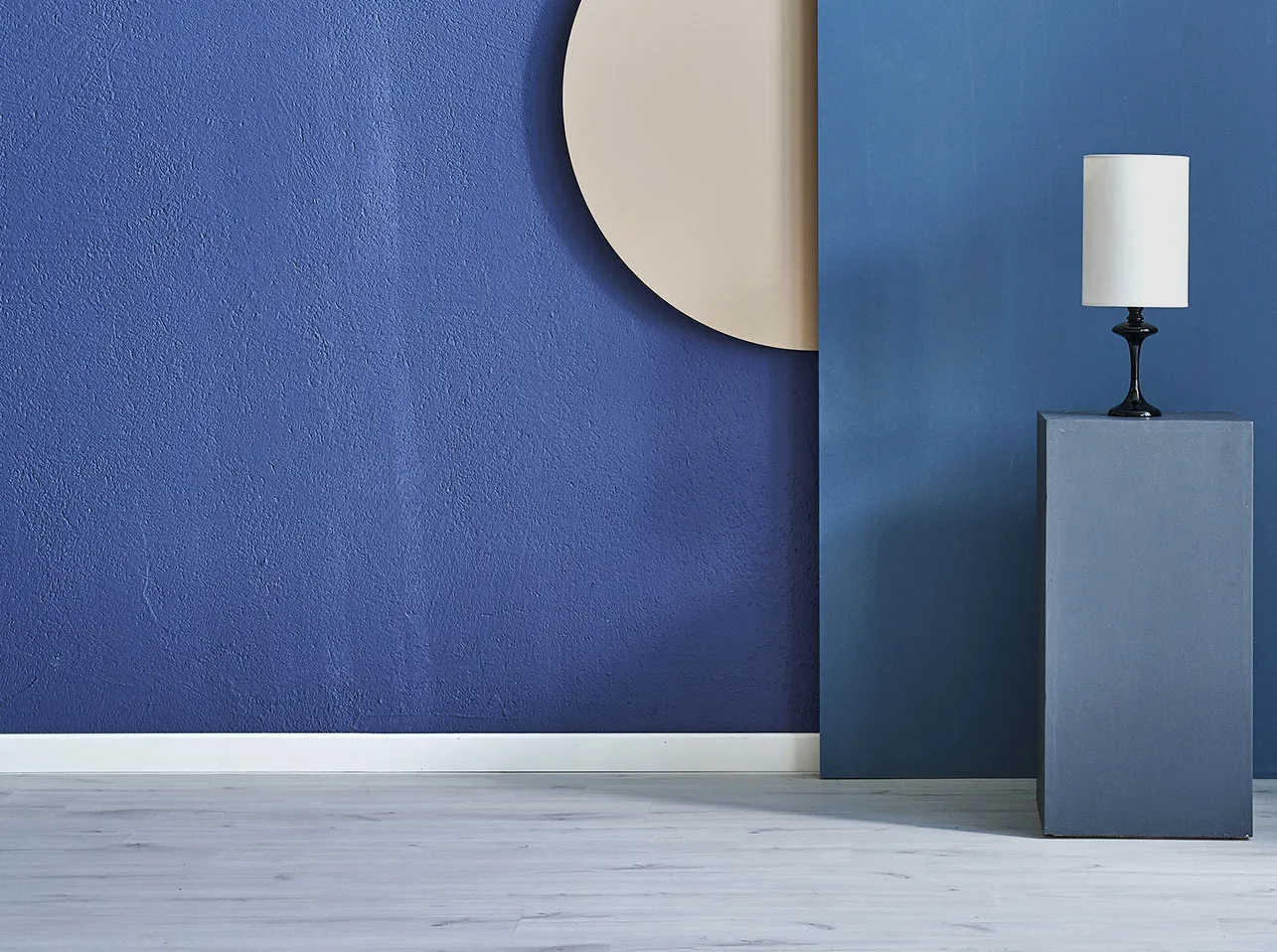 Rodapiés en poliestireno modelo UPSOLU UP213, resistente a la humedad, no deforma, pintable, aplicado con pegamento para Piso o Pared.